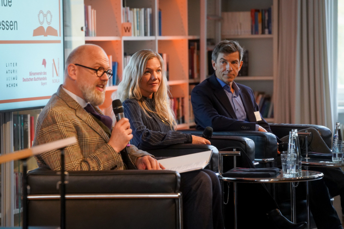 Book discussion with the Norwegian authors Maja Lune and Dag O. Hessen, moderated by the German literary authority Thomas Böhm. Photo: Simen Løvberg Sund, The Royal Court